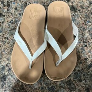 Reef white flip flops sandals girls size 13/1